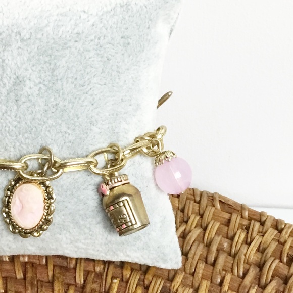 Cookie Lee Beauty Shop Gold Tone Bracelet Charm - Picture 2 of 7